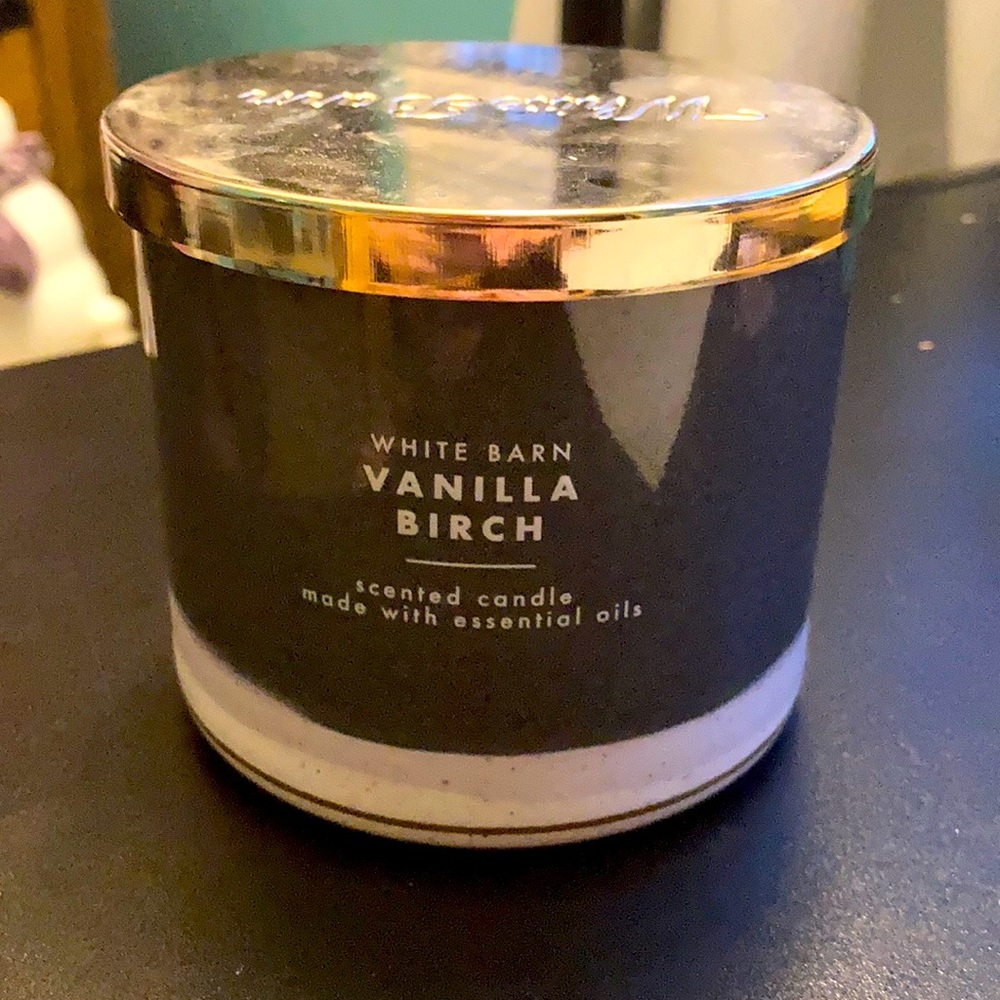 WHITE BARN CANDLE!! 🕯